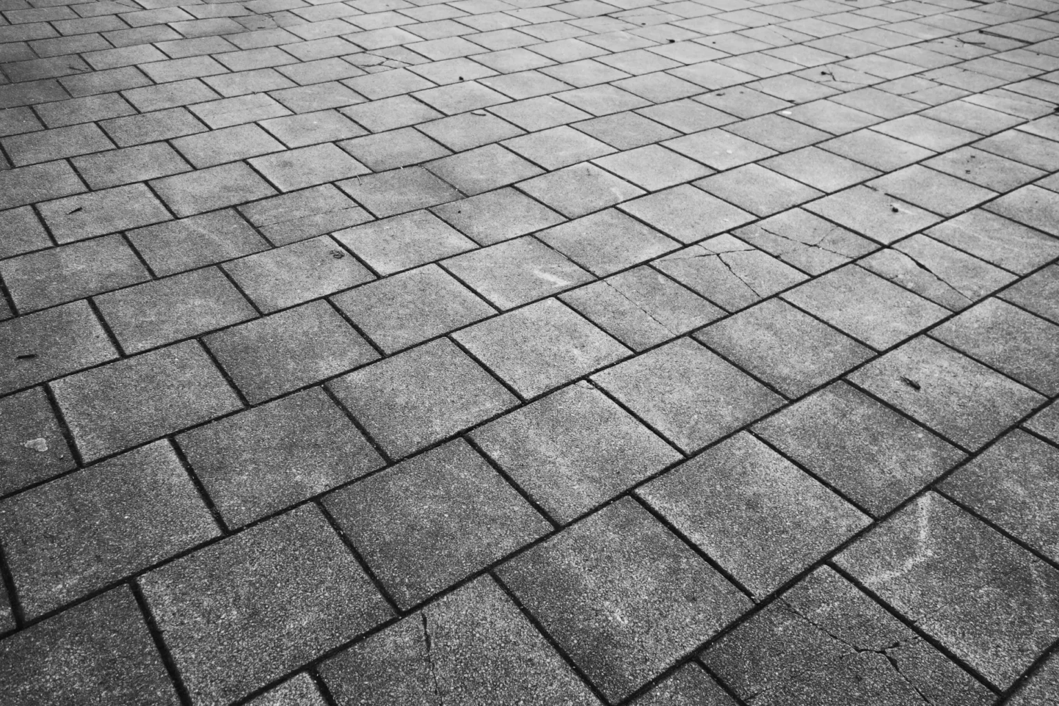 Ruwe keramische terrastegels schoonmaken: complete gids